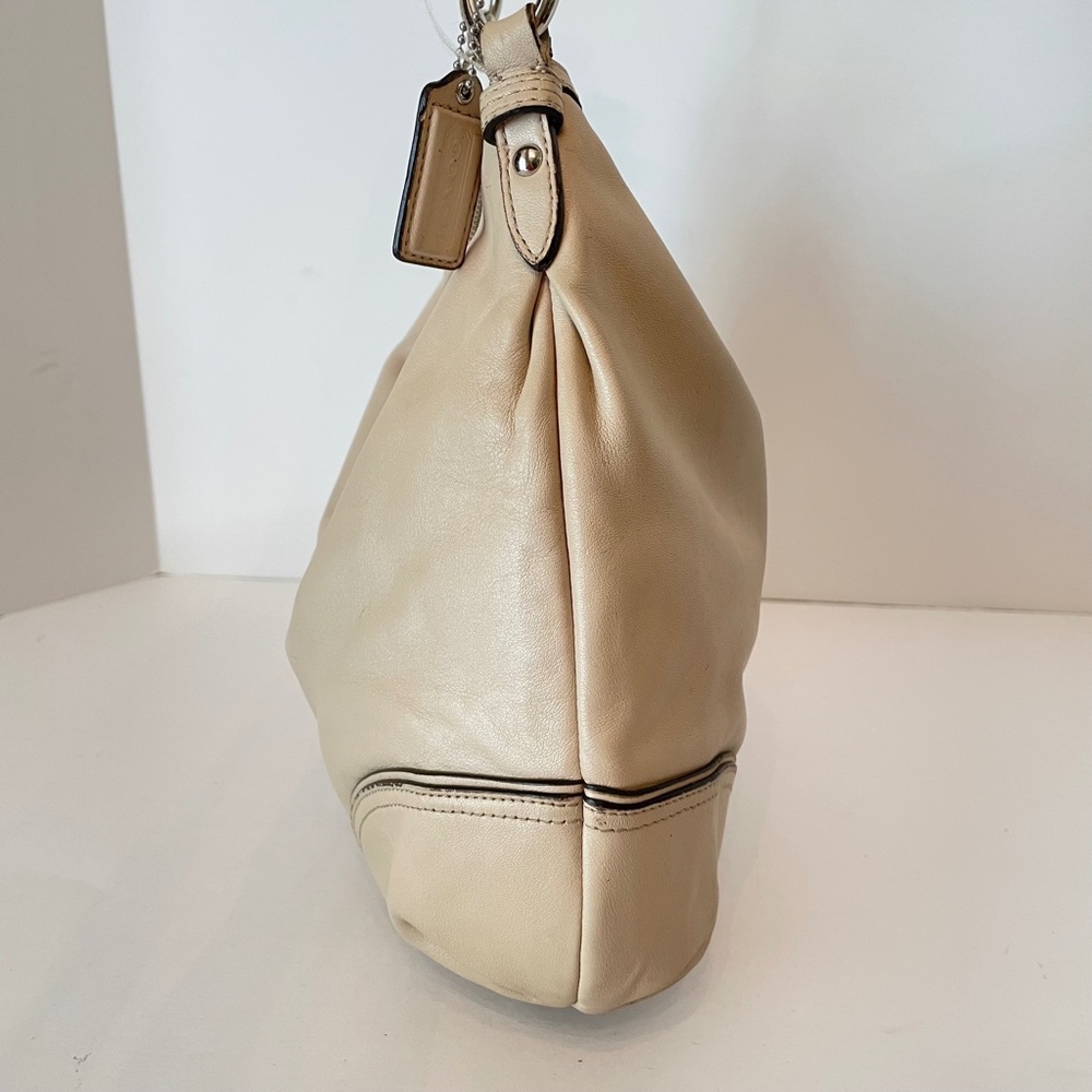 Coach Leather Beige Shoulder Hobo purple lining Hand Bag - Picture 6 of 16